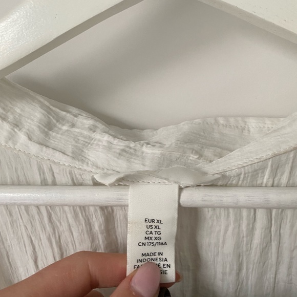 COPY - H&M blouse - Picture 3 of 3